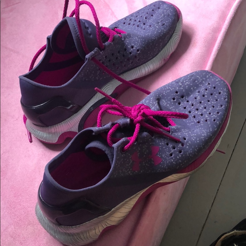 ✨SOLD✨Under Armor running shoes, US6